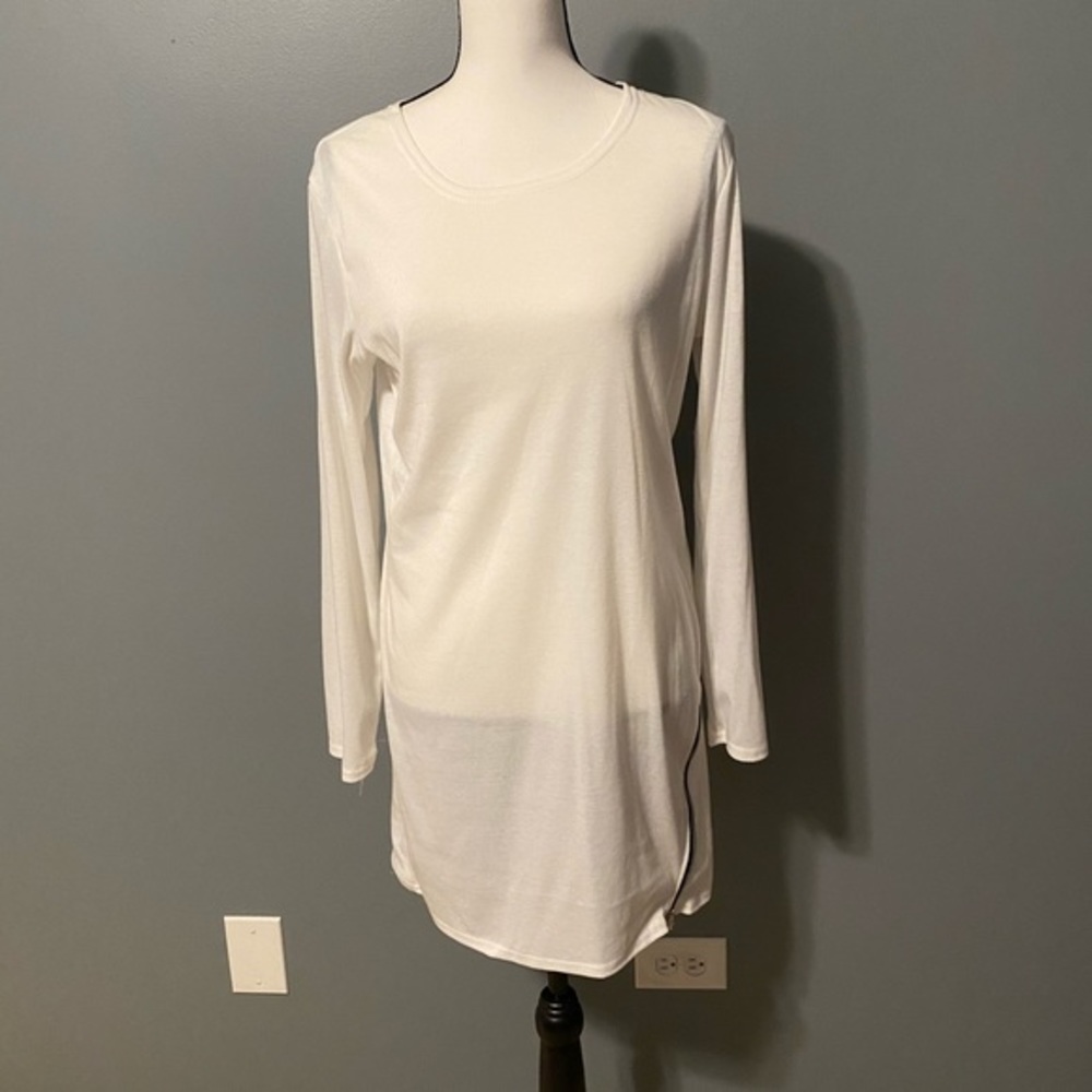3/$20 Long sleeve knit white dress size M